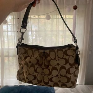 Vintage coach shoulder bag!